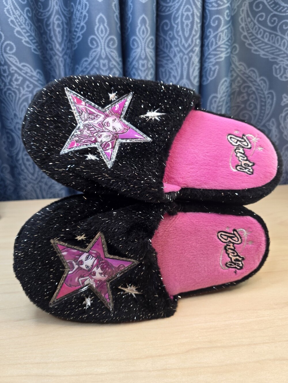Vintage 2004 Bratz Y2K Black Glitter Fluffy Star Patch House Slipper Shoes XL6-7